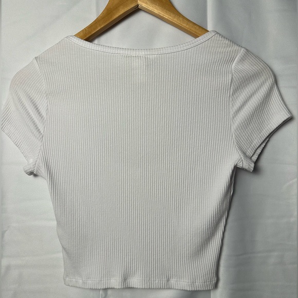 H&M Cropped White Button Shirt NWOT - Picture 2 of 4